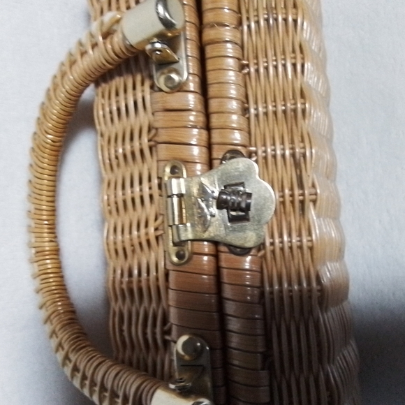 Vintage Wicker Purse. Made in Hong Kong - Picture 4 of 5
